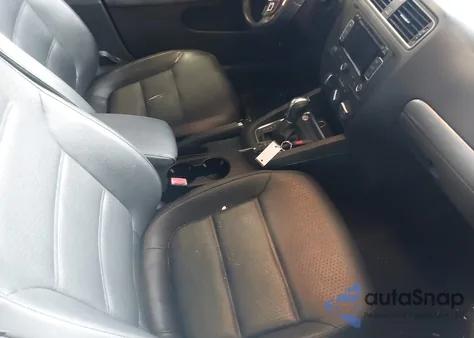 2015 Volkswagen Jetta 1.8T Se z USA, uszkodzony, nr VIN 3VWD07AJ9FM310300